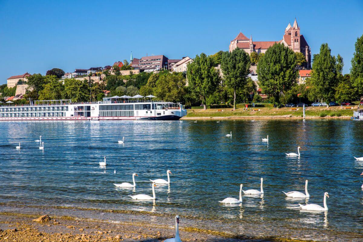 Breisach_Rhein_Schiff.jpg